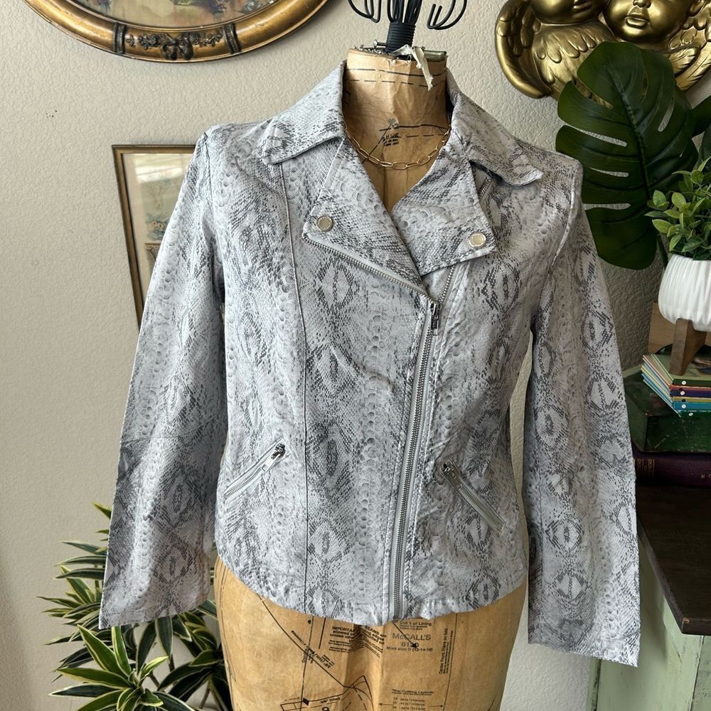 Adyson Parker NWT White Grey Snake Skin Print Zip Up Stretch Moto Jacket Sz M